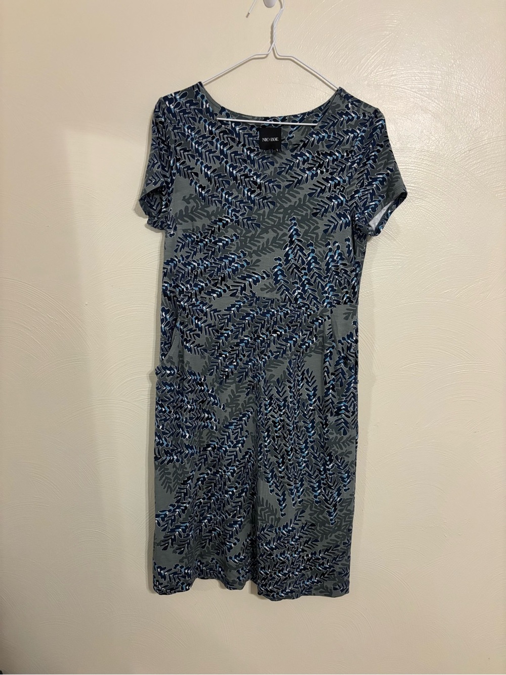 Nic + Zoe Medium Blue Gray Fern Print Short Sleeve Stretch Midi Dress